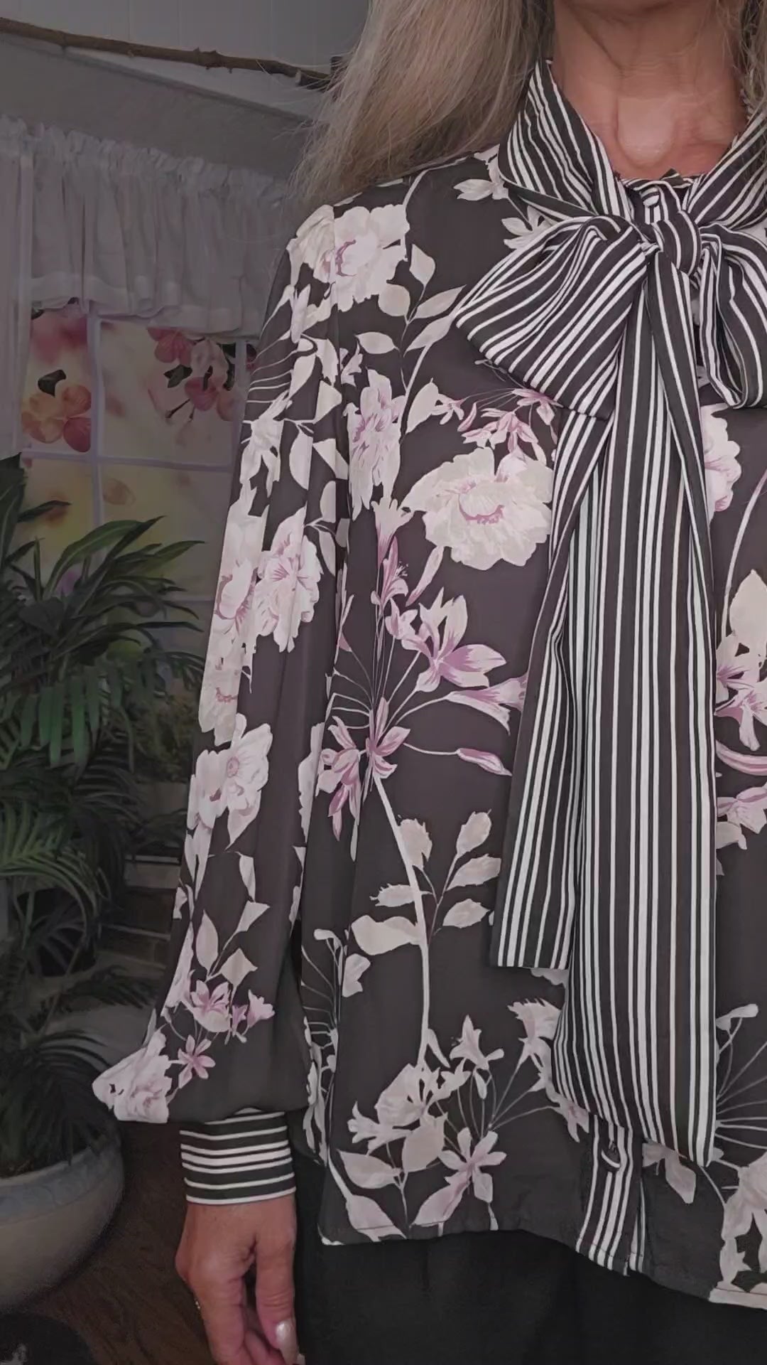 Floral Long Sleeves Front Tie Blouse